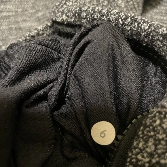Lululemon Heather Grey Zip Up Size 6 - Picture 4 of 4